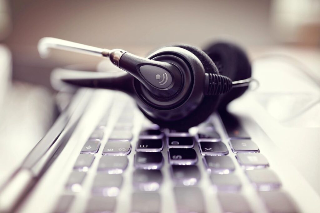 photo of headset and keyboard